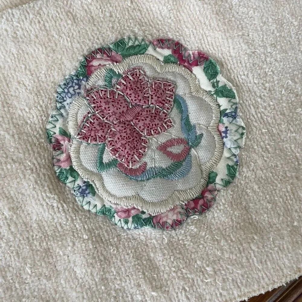 Vintage 80s Set Applique Embroidered Quilted Bath Hand Towel Washcloth Cream Pin